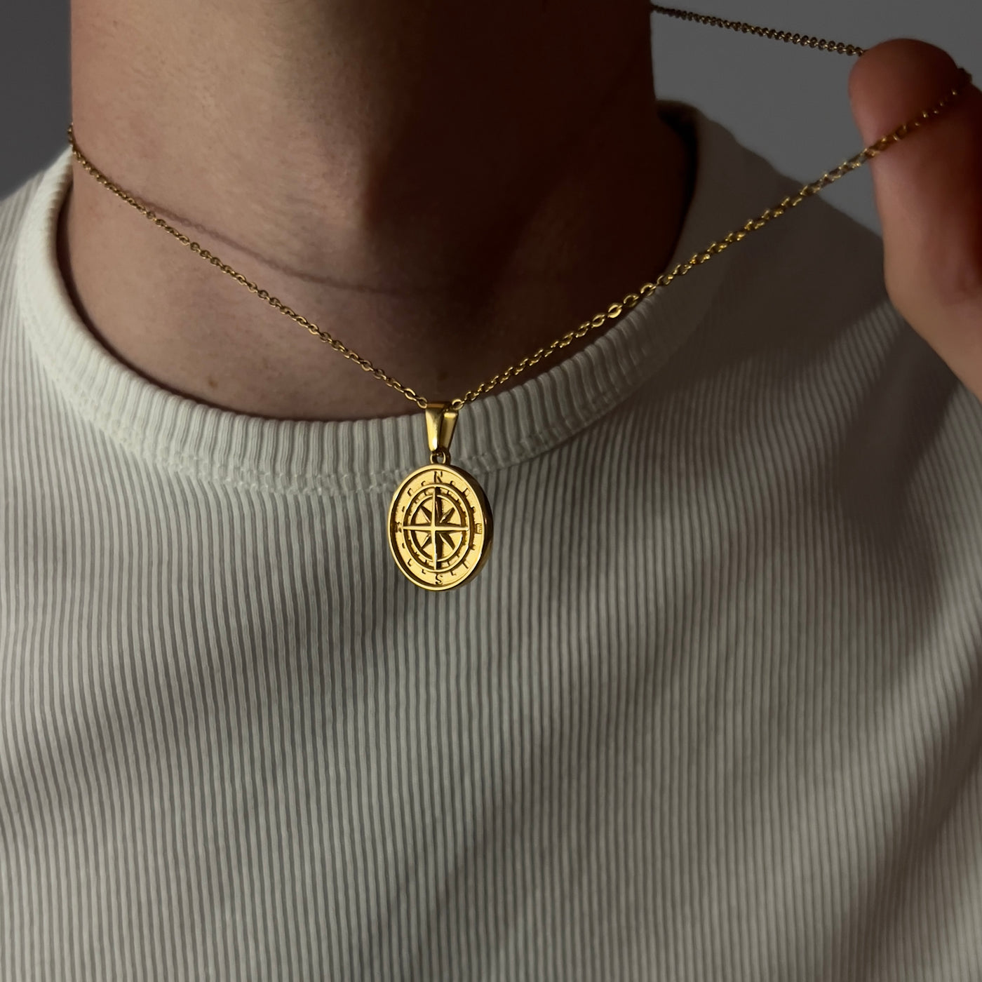 COMPASS NECKLACE (ORO)