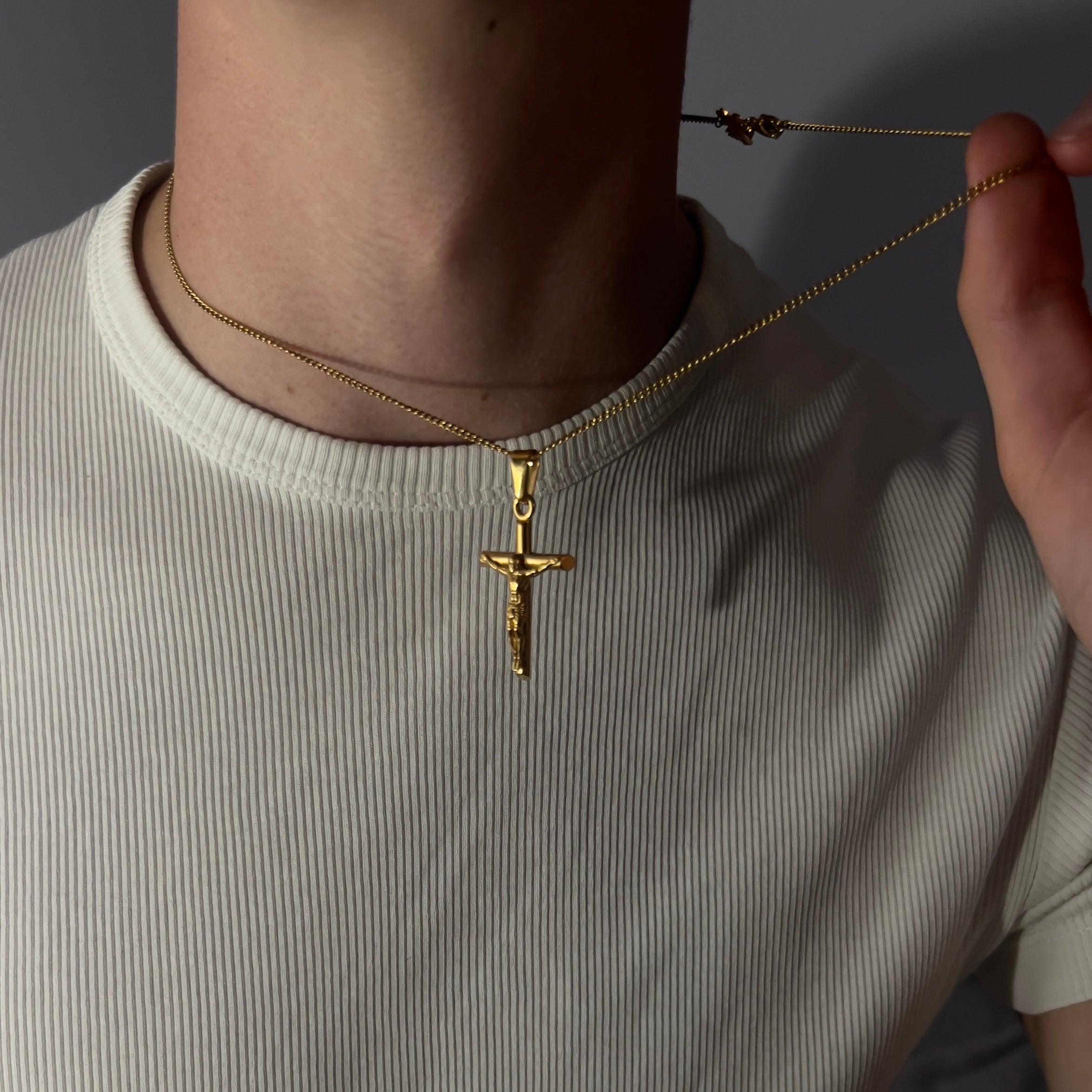 CRUCIFIX NECKLACE (GOLD)